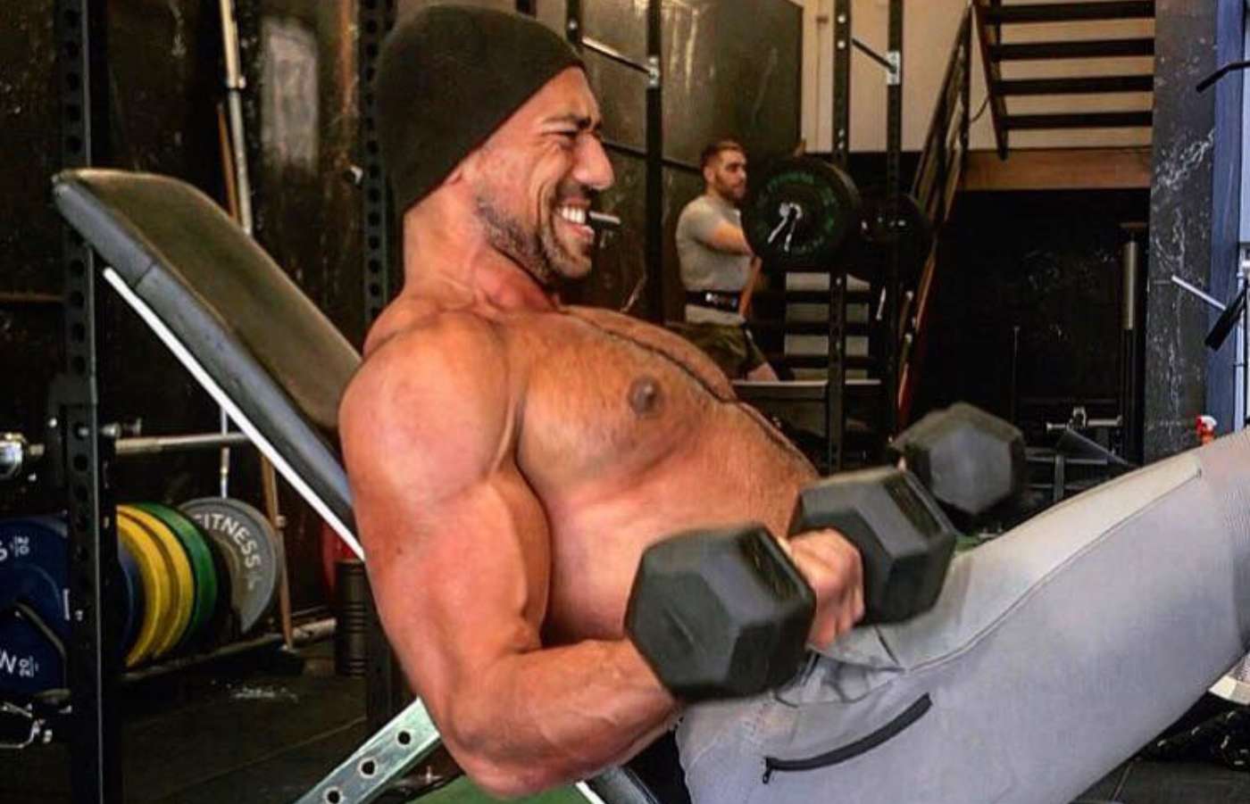 thlete training smartly to gain muscle without excess fat